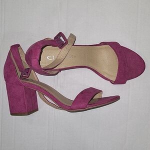 CL by Laundry Fuchsia Block Heel Sandals